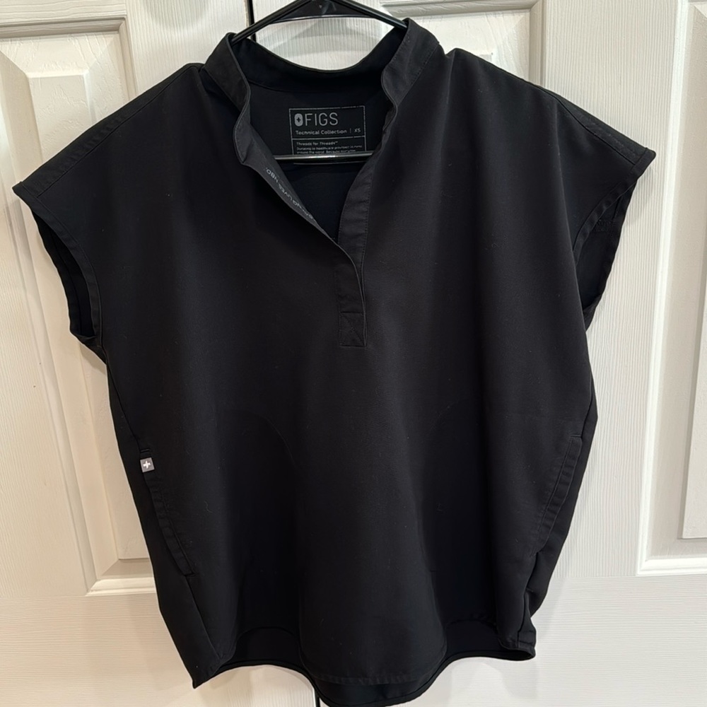 Figs Scrub Top